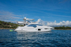 Azimut 74 with Fly Luxury Yacht! (Motorboot)