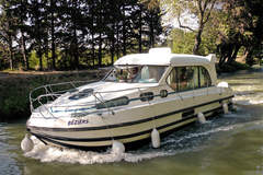 Nicols Sedan 1000 (powerboat)