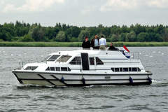 Le Boat Crusader (powerboat)