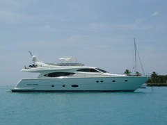 Ferretti 760 Fly with crew (Motorboot)