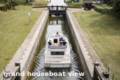 Balt Yacht Grand 37 (powerboat)